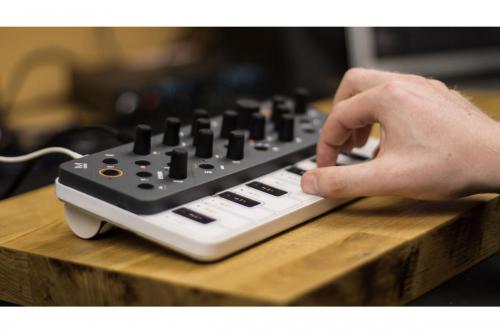 Modal electronics SKULPT シンセサイザー SKULPT Synthesiser - Modal Electronics - 有限会社 福産起業
